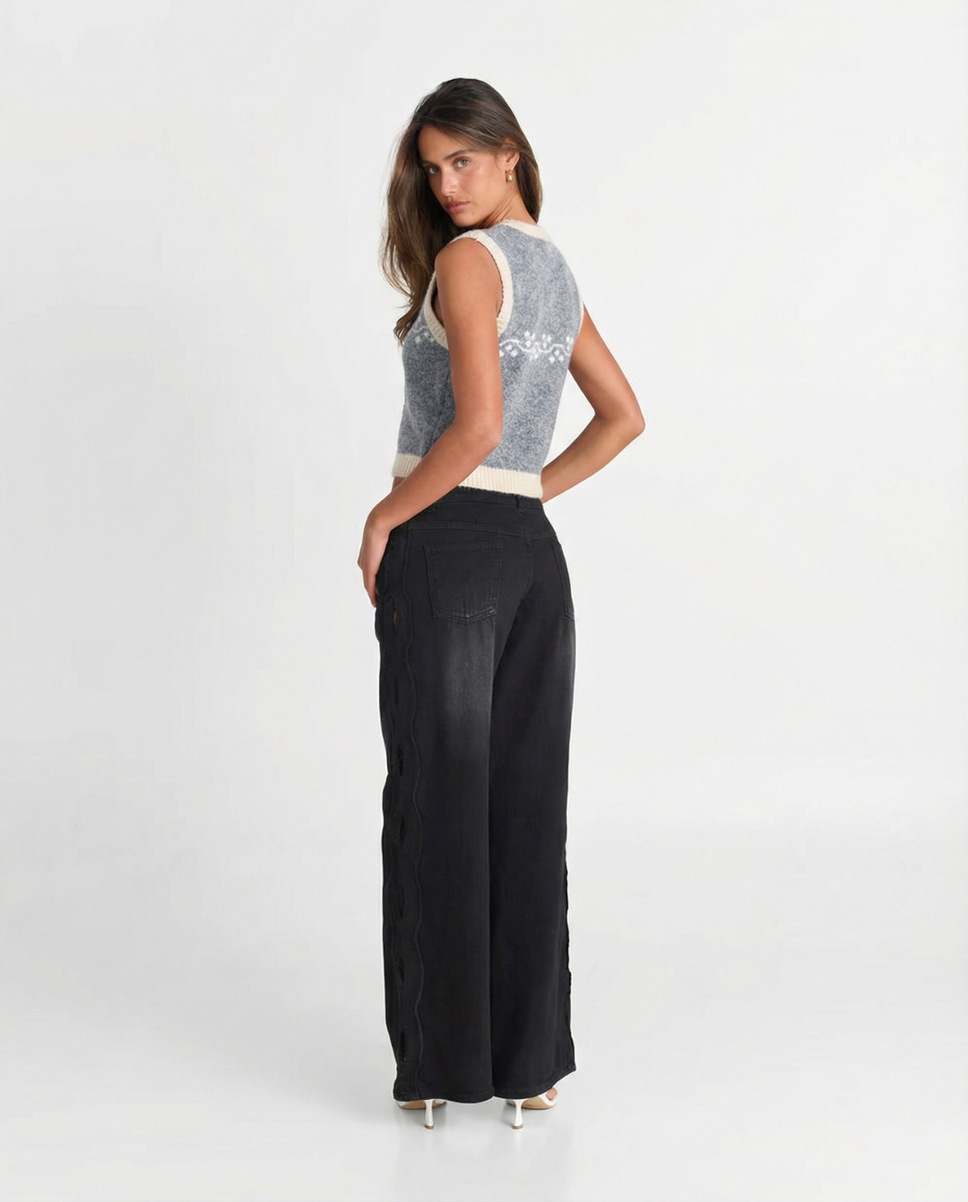 Greta | Sleeveless Cable Knit Cardigan Gray Cream Button Front