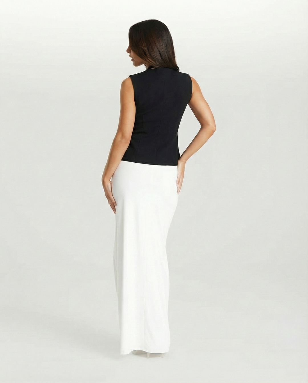 Thea | Sleeveless Fitted Cardigan Black Crew Neck